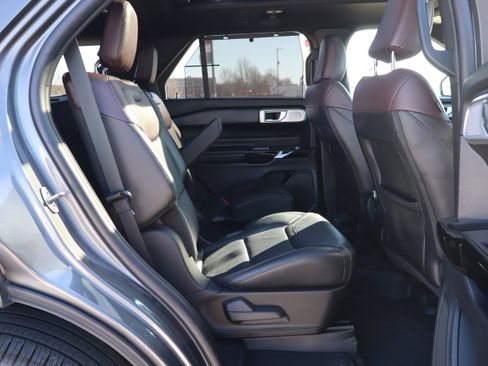 Used 2022 Ford Explorer Platinum w/ Equipment Group 601A image 13