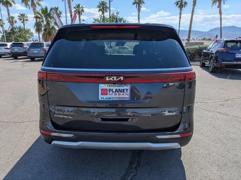 Used 2024 Kia Carnival LX FWD image 7