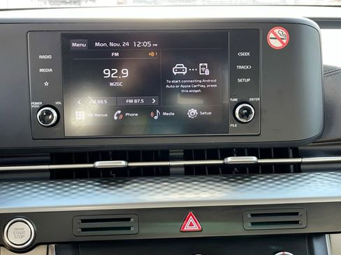 Certified 2024 Kia Carnival LX image 13