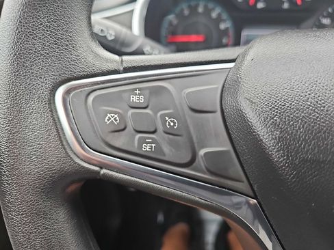 Used 2017 Chevrolet Malibu LT image 35