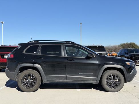 Used 2020 Jeep Cherokee Latitude image 3