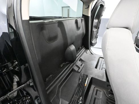 Used 2018 Chevrolet Colorado W/T image 38