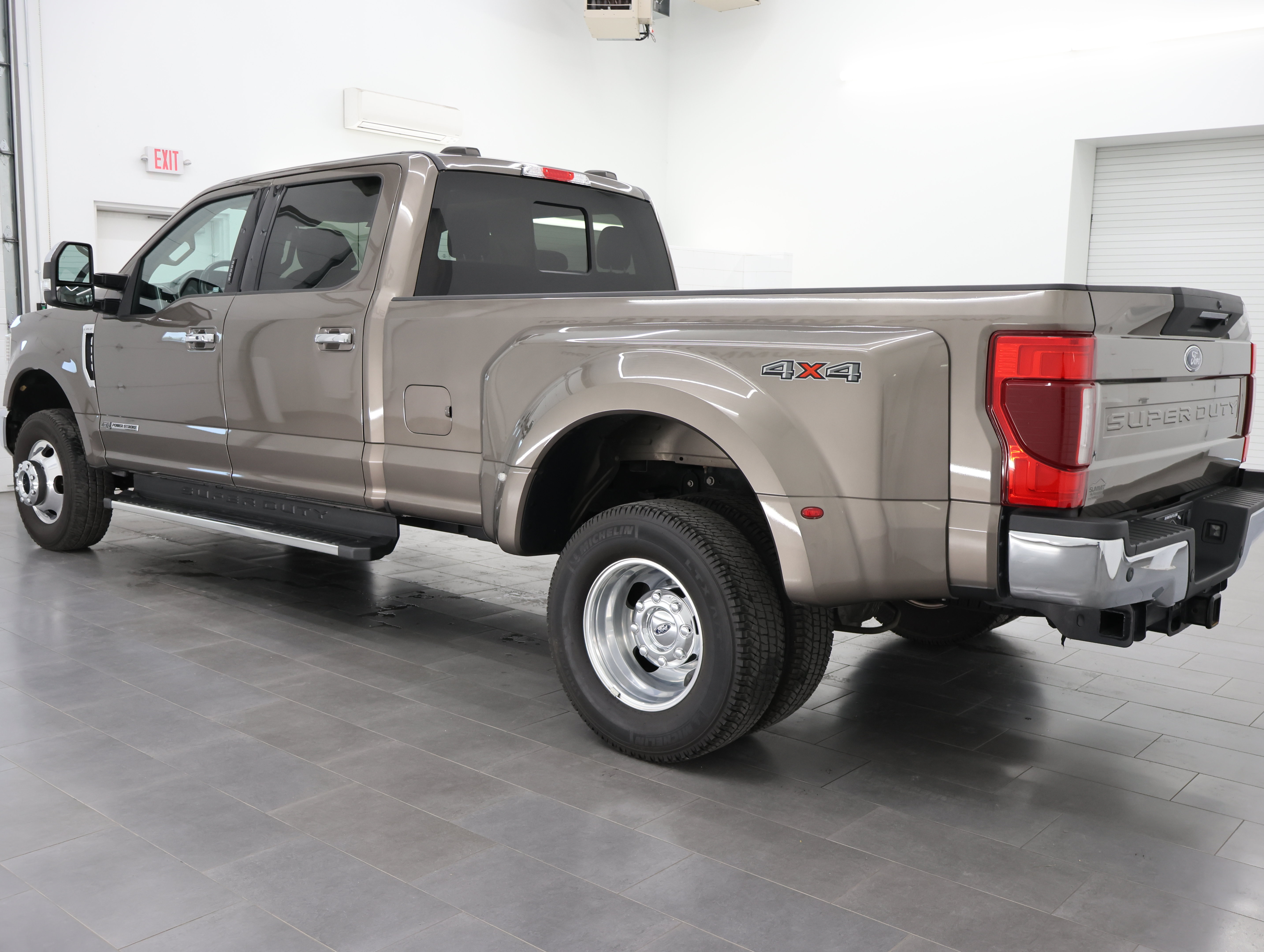 Used 2022 Ford F350 Lariat w/ Lariat Ultimate Package AWD/4WD image 6