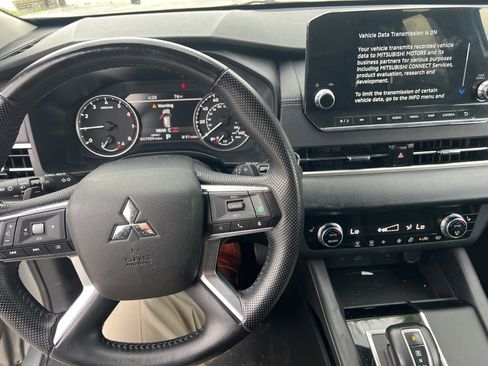 Used 2024 Mitsubishi Outlander AWD image 5
