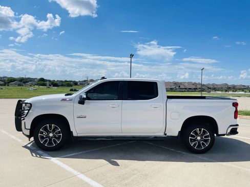 Used 2019 Chevrolet Silverado 1500 LT w/ Texas Edition image 2