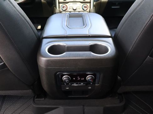 Used 2022 Chevrolet Suburban Z71 w/ Luxury Package image 15