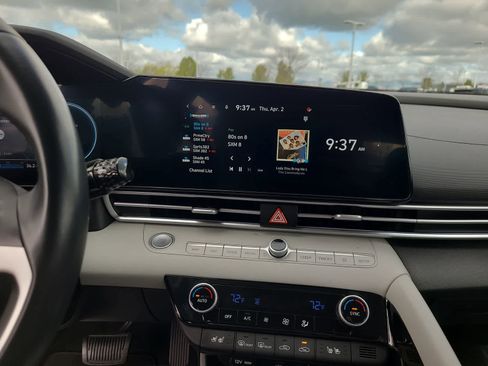 Used 2023 Hyundai Elantra Limited image 24