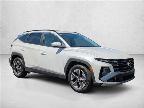 Used 2025 Hyundai Tucson SEL FWD image 3