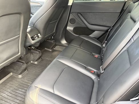 Used 2025 Tesla Model Y Long Range RWD image 18