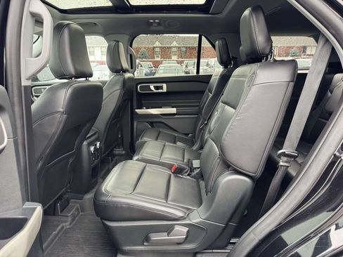 Used 2021 Ford Explorer XLT w/ Equipment Group 202A AWD/4WD image 17