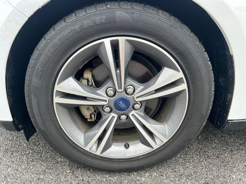Used 2014 Ford Focus SE w/ SE Sport Package FWD image 10