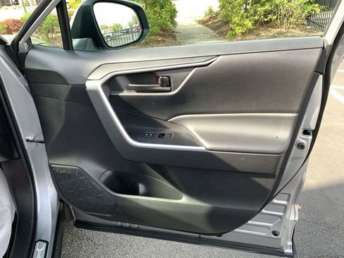 Used 2022 Toyota RAV4 LE image 13