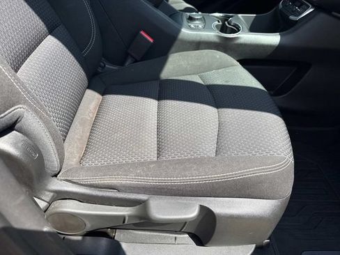 Used 2022 GMC Terrain SLE w/ Driver Convenience Package FWD image 16