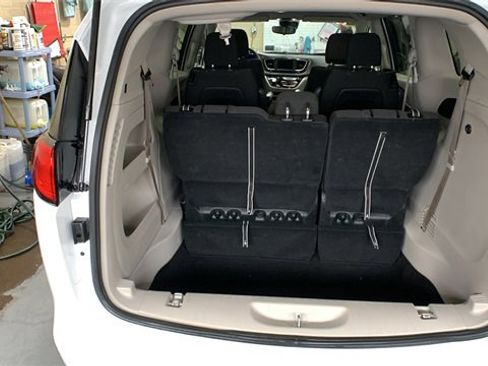 Used 2023 Chrysler Voyager LX image 19