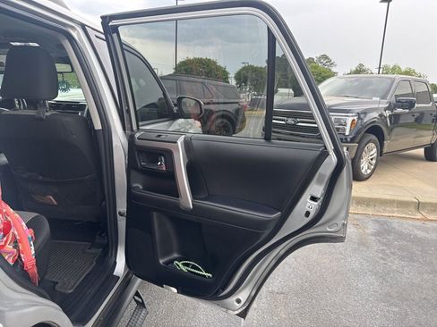 Used 2022 Toyota 4Runner SR5 AWD/4WD image 25