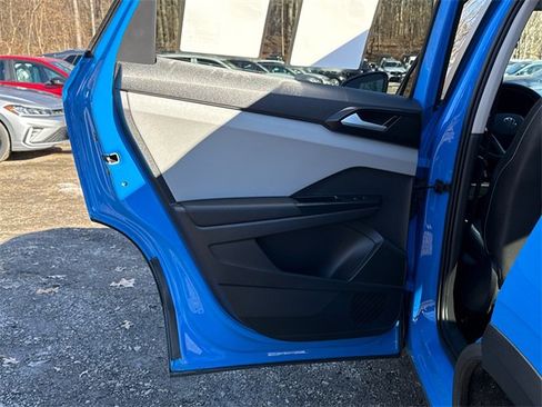 Certified 2023 Volkswagen Taos SEL image 22