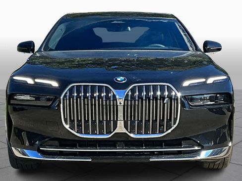 New 2025 BMW i7 xDrive60 w/ Premium Package image 3