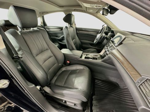 Used 2018 Honda Accord Touring image 32