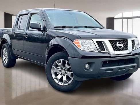 Used 2020 Nissan Frontier SV image 3