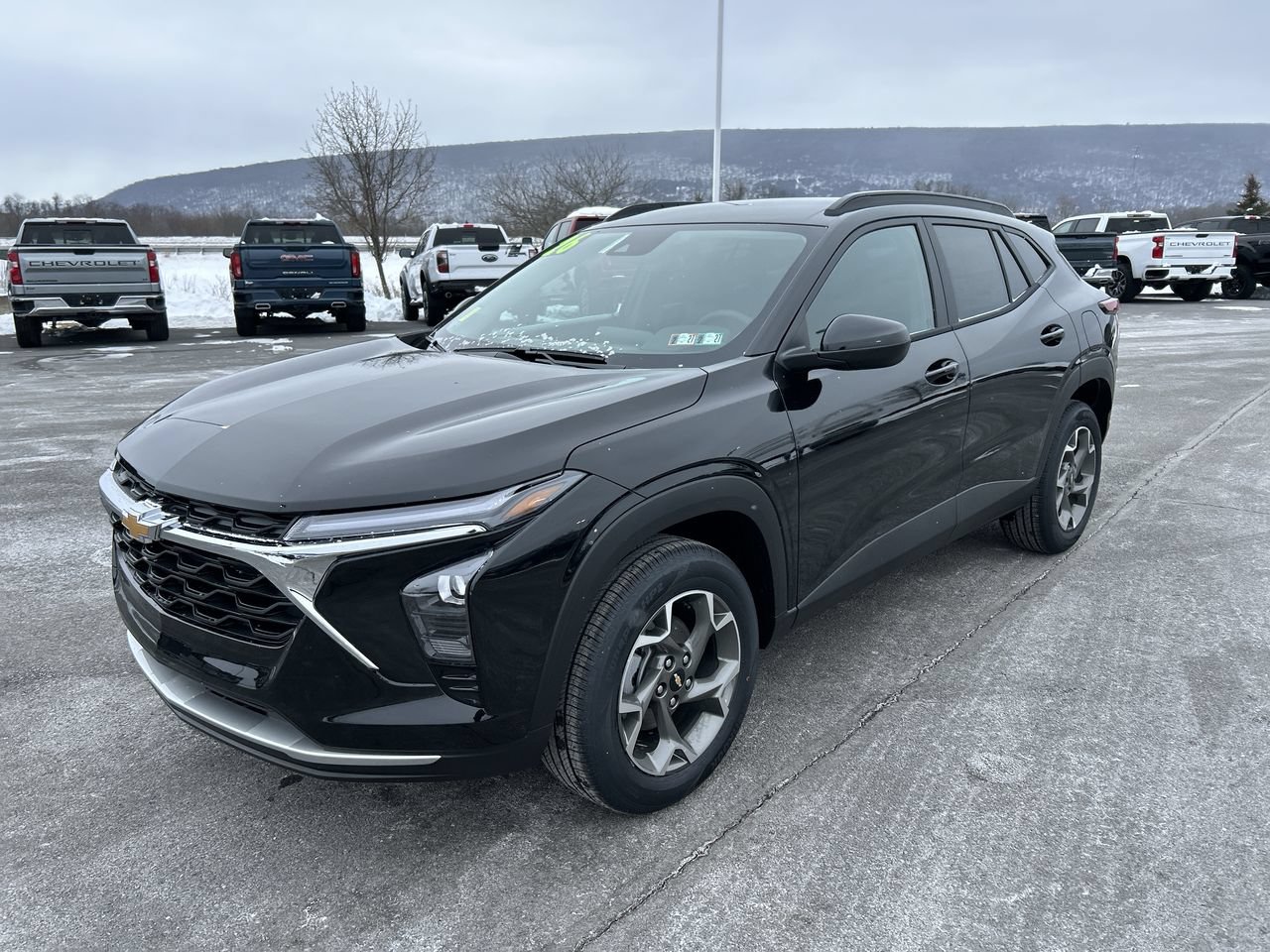 New 2026 Chevrolet Trax LT w/ Driver Confidence Package FWD image 3