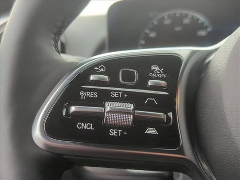 Used 2023 Mercedes-Benz EQB 300 4MATIC image 17