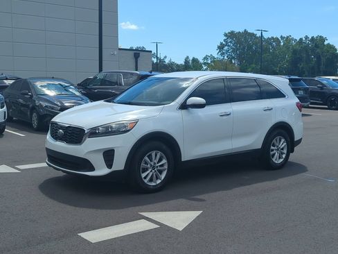 Used 2019 Kia Sorento FWD V6 image 2