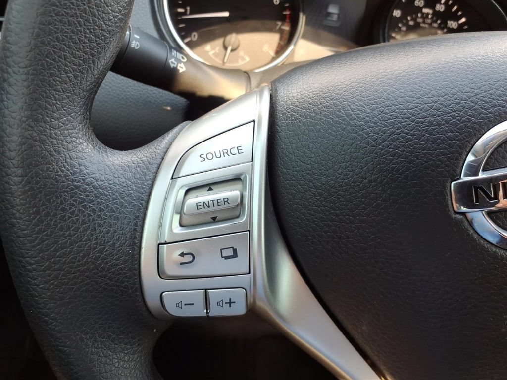 Used 2015 Nissan Rogue SV FWD image 8