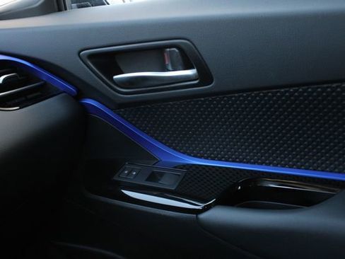 Used 2021 Toyota C-HR XLE FWD image 21