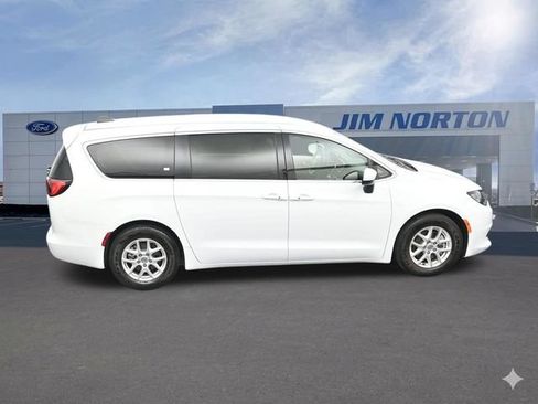 Used 2022 Chrysler Voyager LX FWD image 60