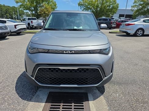 Used 2025 Kia Soul LX w/ LX Technology Package FWD image 2