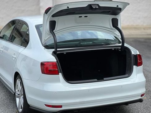 Used 2017 Volkswagen Jetta GLI FWD image 39