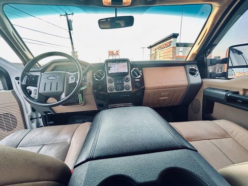 Used 2014 Ford F250 Lariat image 25