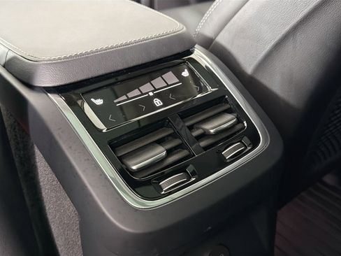 Used 2023 Volvo XC90 T8 Ultimate image 27