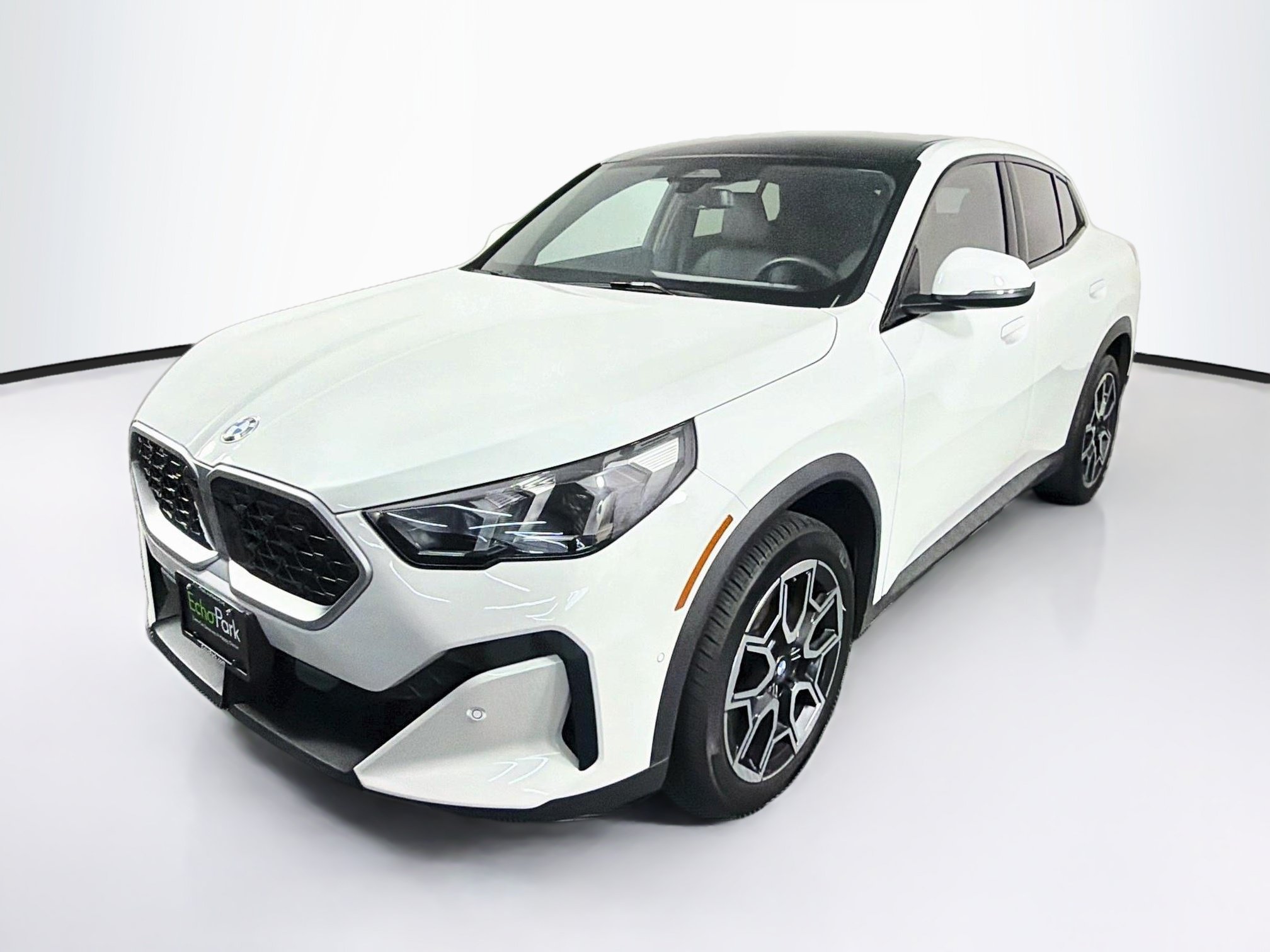 Used 2026 BMW X2 xDrive28i AWD/4WD image 3