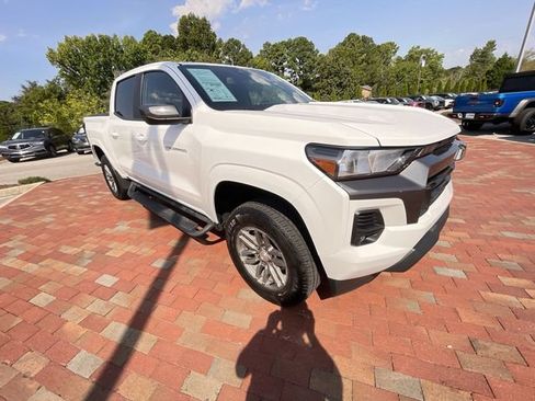 Used 2023 Chevrolet Colorado LT w/ LT Convenience Package II AWD/4WD image 38