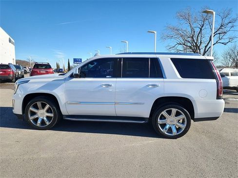 Used 2016 Cadillac Escalade Luxury image 7