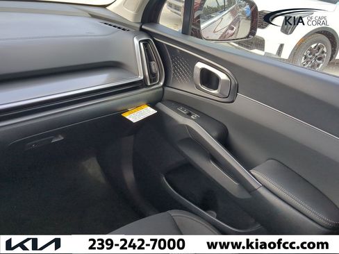New 2025 Kia Sorento LX image 16
