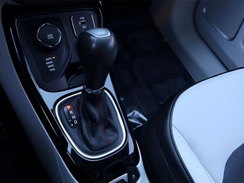 Used 2019 Jeep Compass Limited image 27