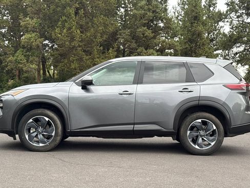 Used 2025 Nissan Rogue SV AWD/4WD image 7