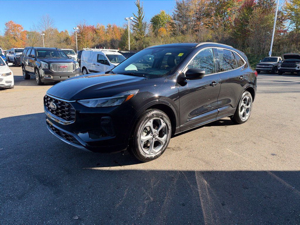 Used 2023 Ford Escape ST-Line w/ Tech Pack #1 AWD/4WD image 5