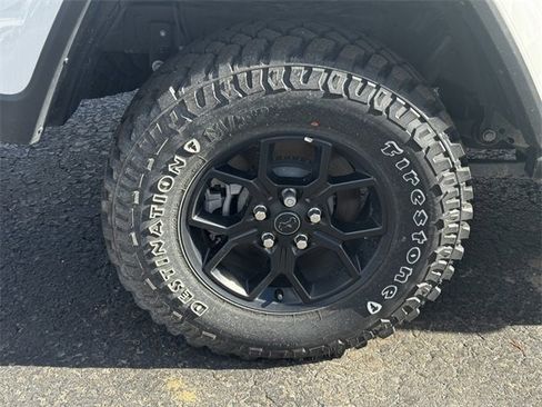 Certified 2025 Jeep Gladiator Willys image 12