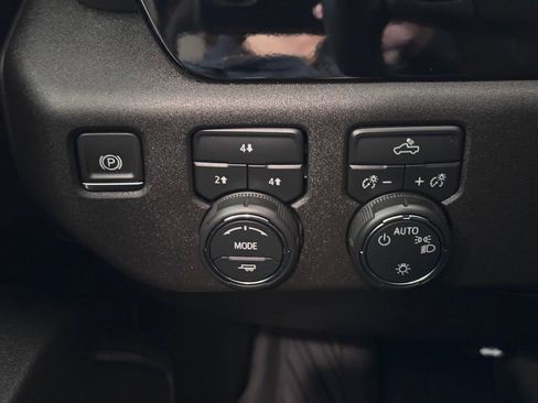 Certified 2024 Chevrolet Silverado 2500 LT image 24