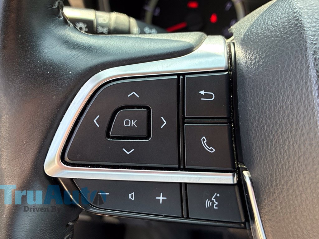 Used 2021 Toyota Highlander LE FWD image 28