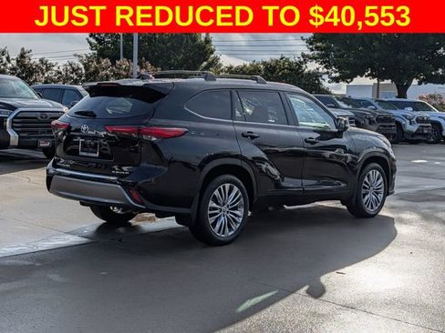 Used 2023 Toyota Highlander Platinum FWD image 5