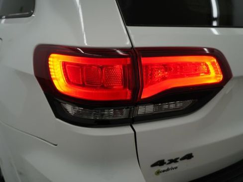 Used 2020 Jeep Grand Cherokee Altitude image 92