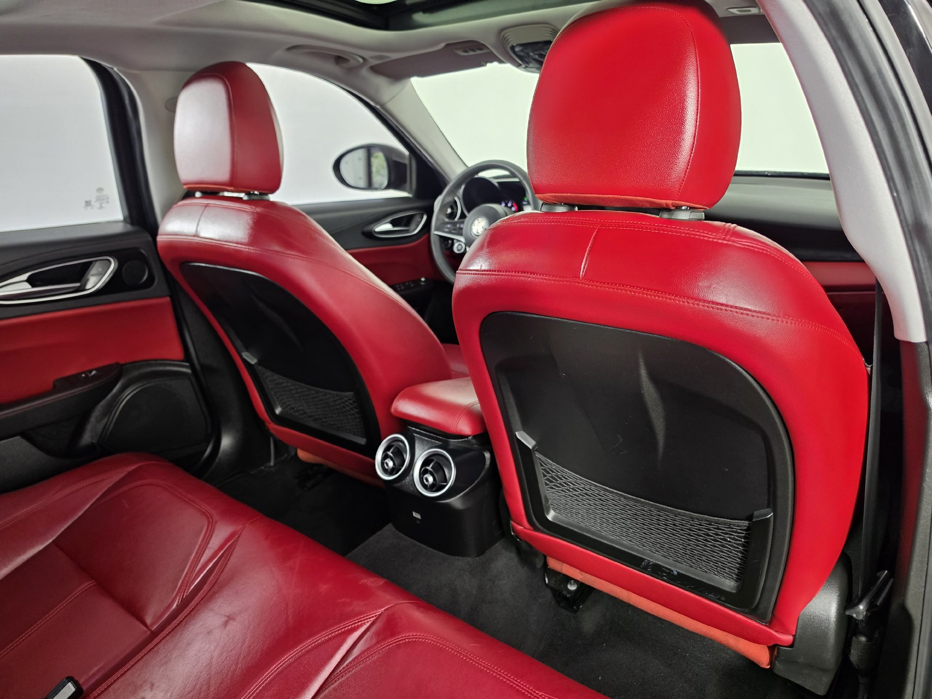 Used 2017 Alfa Romeo Giulia RWD image 31