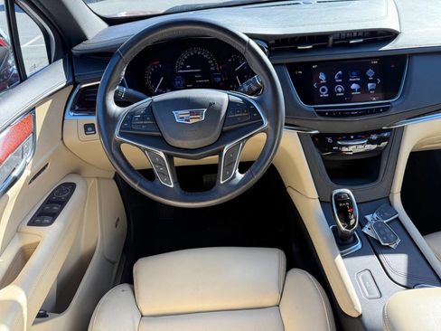 Used 2017 Cadillac XT5 Luxury w/ Driver Awareness Package image 16