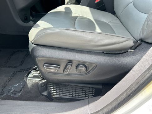 Used 2023 Toyota Sienna XLE image 10