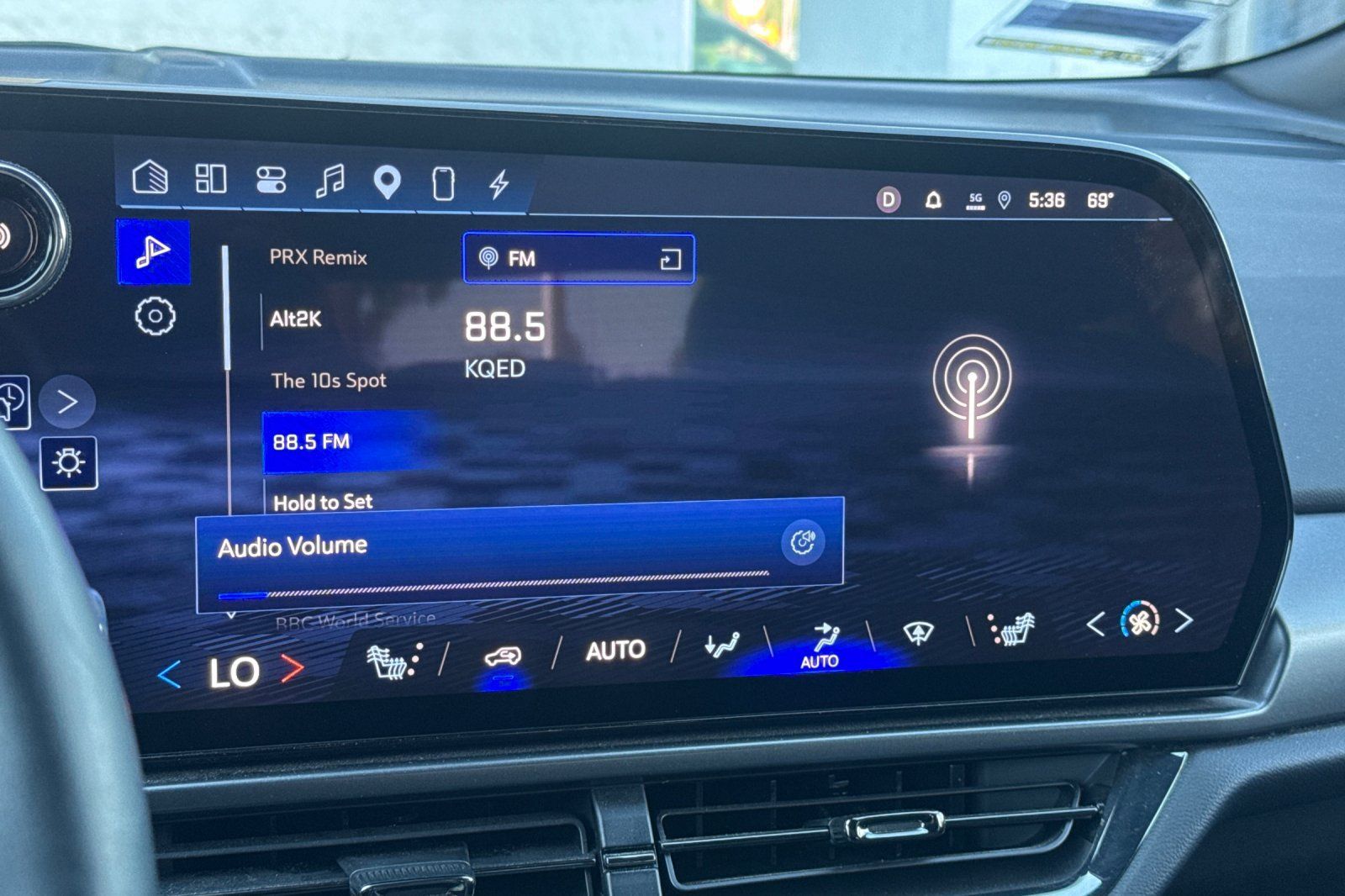 Used 2024 Chevrolet Equinox EV RS FWD image 25
