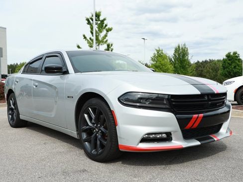 Used 2022 Dodge Charger SXT w/ Blacktop Package RWD image 3